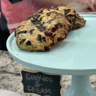 Cookies and cream flavor