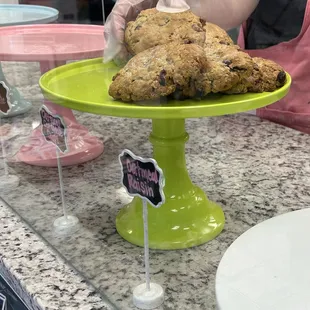 Oatmeal raisin cookies
