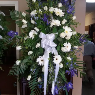 Nothing compared to the online picture (ocean breeze spray) and my request of extra flowers.