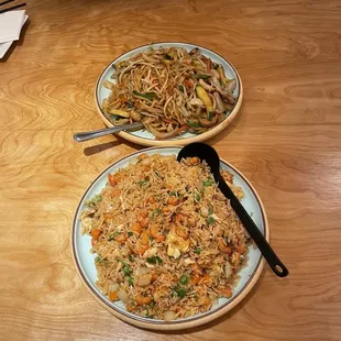 Crayfish Fried Noodle and Vegetable Fried Noodle