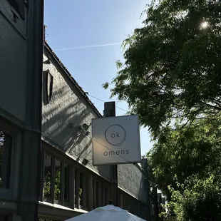 the outside of a restaurant