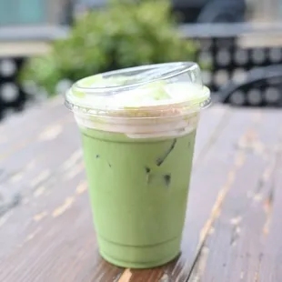 Strawberry Matcha (Strawberry foam)