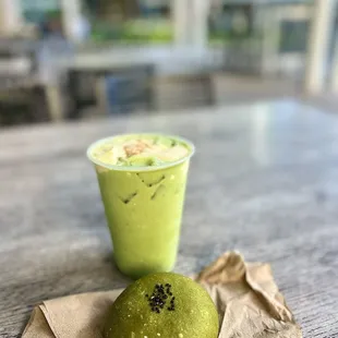 おはよう ございます^.^ Matcha Mochi Anpan &amp; Banana Matcha Latté! I love you very matcha!