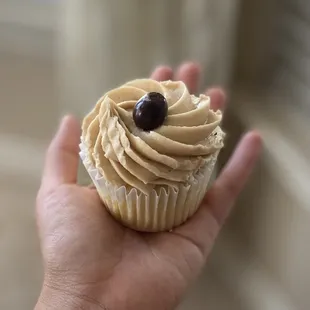 Vanilla latte cupcake (SO GOOD!)