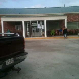 a truck parked in front of the restaurant
