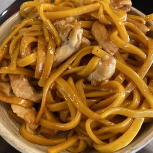 Chicken lo mein