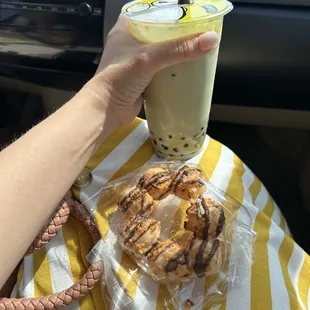 Matcha milk tea &amp; toasted coconut mochinut