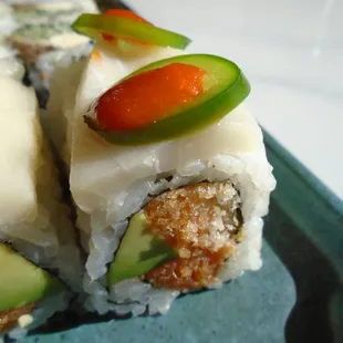 White hot roll - top white tuna was slimy, inside hash material had no tuna flavor!  Not cool!