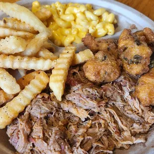 Pulled pork smokehouse plate with fries &amp; mac n cheese