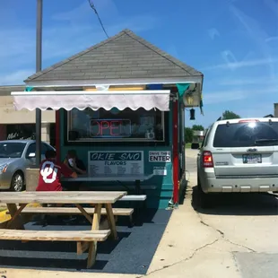 In line at Okie Sno.