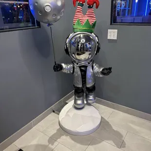 Entryway seasonal robot