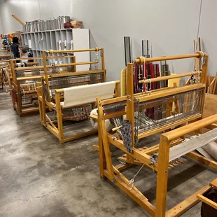 Fiber studio for weaving