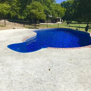 Semi-inground pool in Broken Arrow, Oklahoma