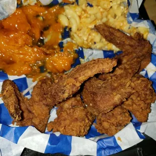 Fried chicken yams and Mac n cheese