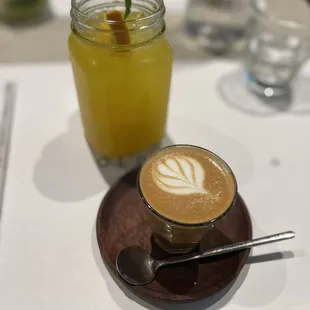 Cortadito y jugo de naranja