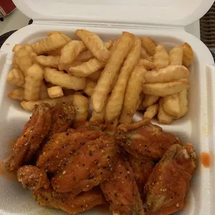 Hot lemon pepper wings (10 piece) with fries