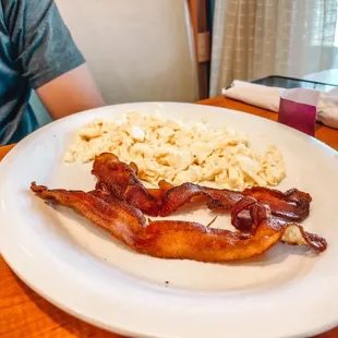 acon and macaroni on a plate