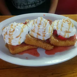 French toast with strawberrys