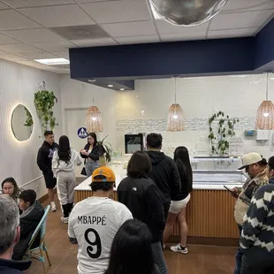 Counter, crowd, line to order