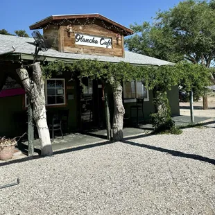 The front side of the cafe.