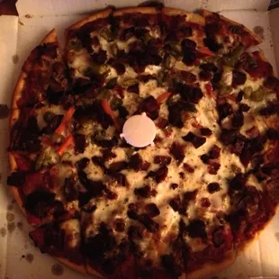 Medium thin crust meat pizza with half gardinera
