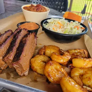 Sample platter with shrimp and brisket