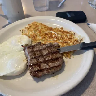 4 oz steak with 2 eggs and hash browns