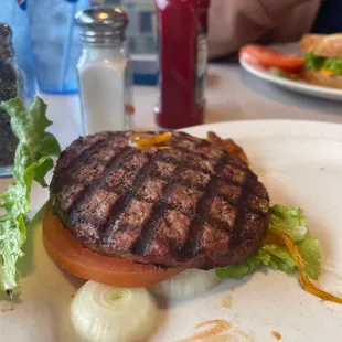  hamburger and lettuce