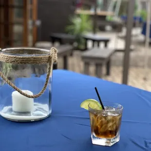 a glass of iced tea with a lime slice