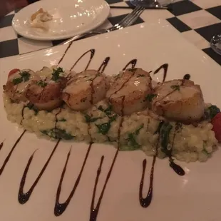 Pan Seared Pan Seared U-10 Scallops