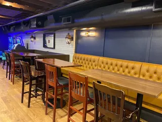 Hog Alley Lounge