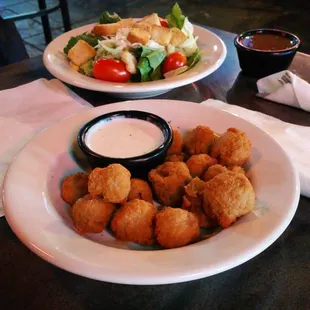 Great fried mushrooms and a nice looking and fresh side salad to start us off.