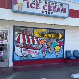 The wife and daughter wanted ice cream on the way back to Tucson from Tombstone, AZ.