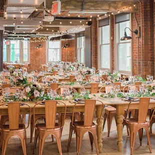 Venue: Toolbox DC Photo by Luck &amp; Love Photography Planning: Ida Rose Events Florals: Darling And Daughters