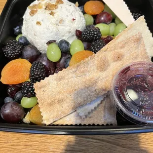 a plate of fruit and crackers