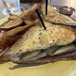 pastrami sandwich &amp; fries
