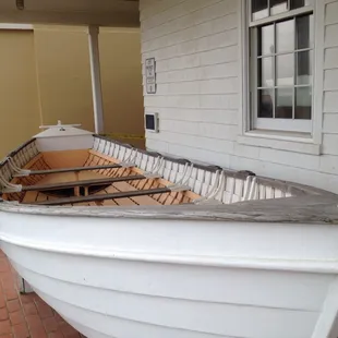 Early life saving boat