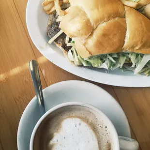 Pan con bistrec&amp; cafe con leche