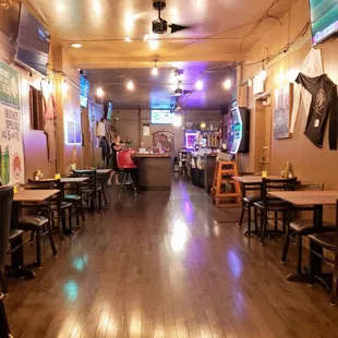 Seating Area and Bar at Old Dayton Pizza at Riverside Hideaway