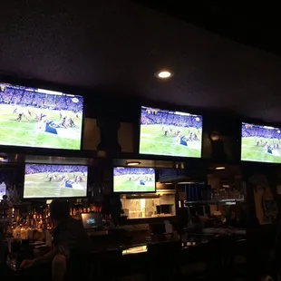 Tons of TVs!!