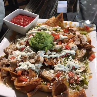 Hatch Green Chile Chicken Nachos