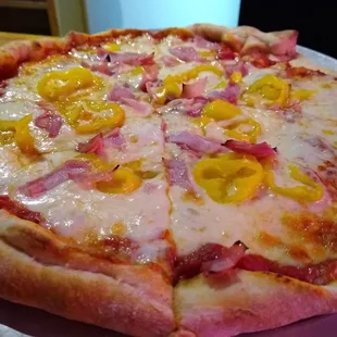 pizza with ham and mild peppers- yum!