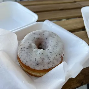 Lemon poppy donut