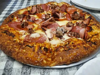 Tony's Pizza - Lindsay