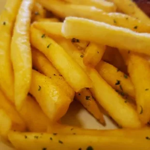 Crispy cooked to order thin cut frys