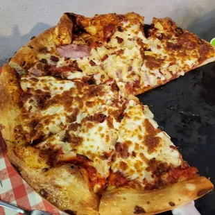 Extreme Hawaiian 16" pan pizza