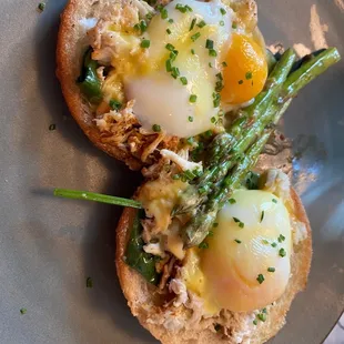 Crab cake Benedict