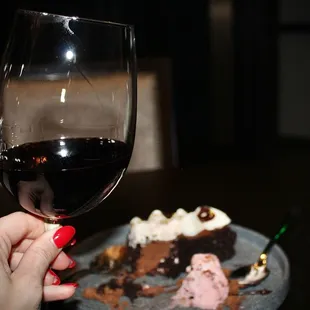 The waitress brought the red wine to the table and poured it right into the SAME wine glass that had held my Cakebread Chardonnay.