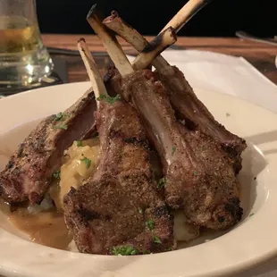 rack of lamb with mashed potatoes and gravy