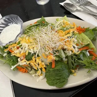 House salad with ranch dressing